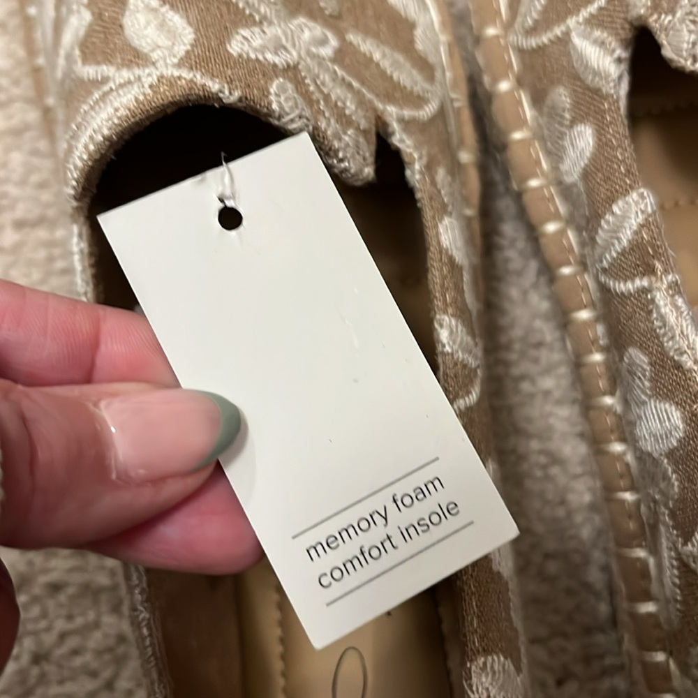 NWT Joie slip on floral shoes color-tan/white.🤎🤍 - Picture 6 of 7
